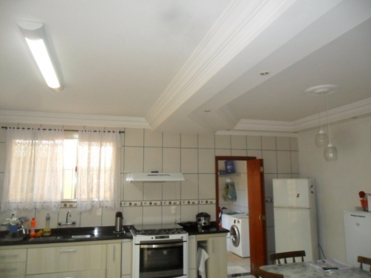 sobrado tres dormitorios 1 suite Jardim marambaia